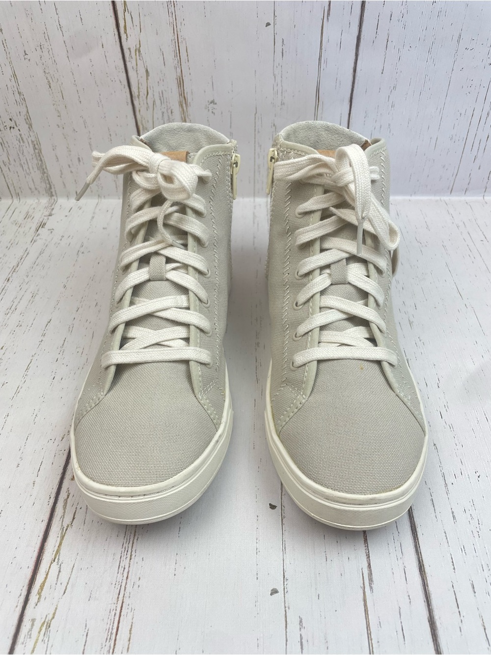OluKai Women’s PILAHI Hi-Top Sneakers